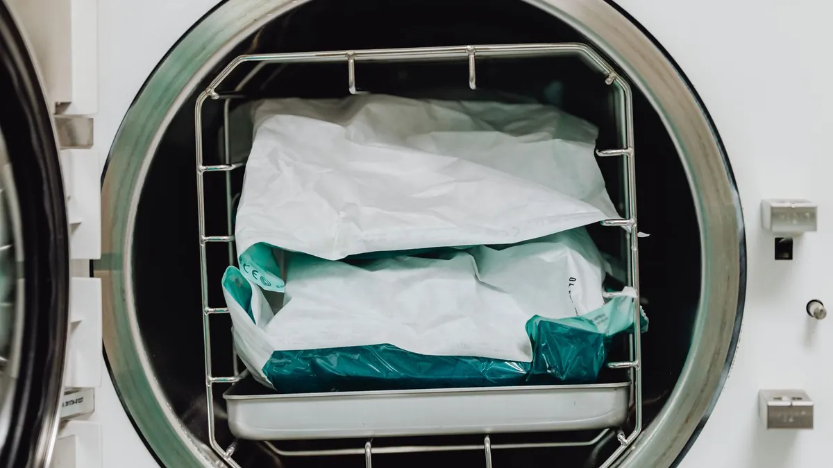 Instruments dentaires stérilisés sous sachet